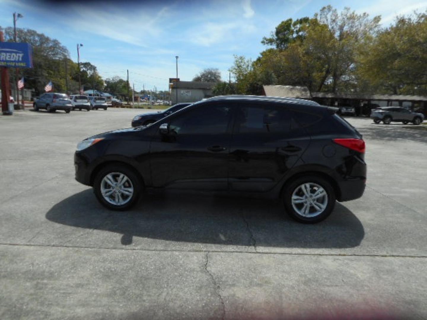 2013 BLACK HYUNDAI TUCSON GLS; LIMITED (KM8JU3AC9DU) , located at 1200 Cassat Avenue, Jacksonville, FL, 32205, (904) 695-1885, 30.302404, -81.731033 - Photo#1